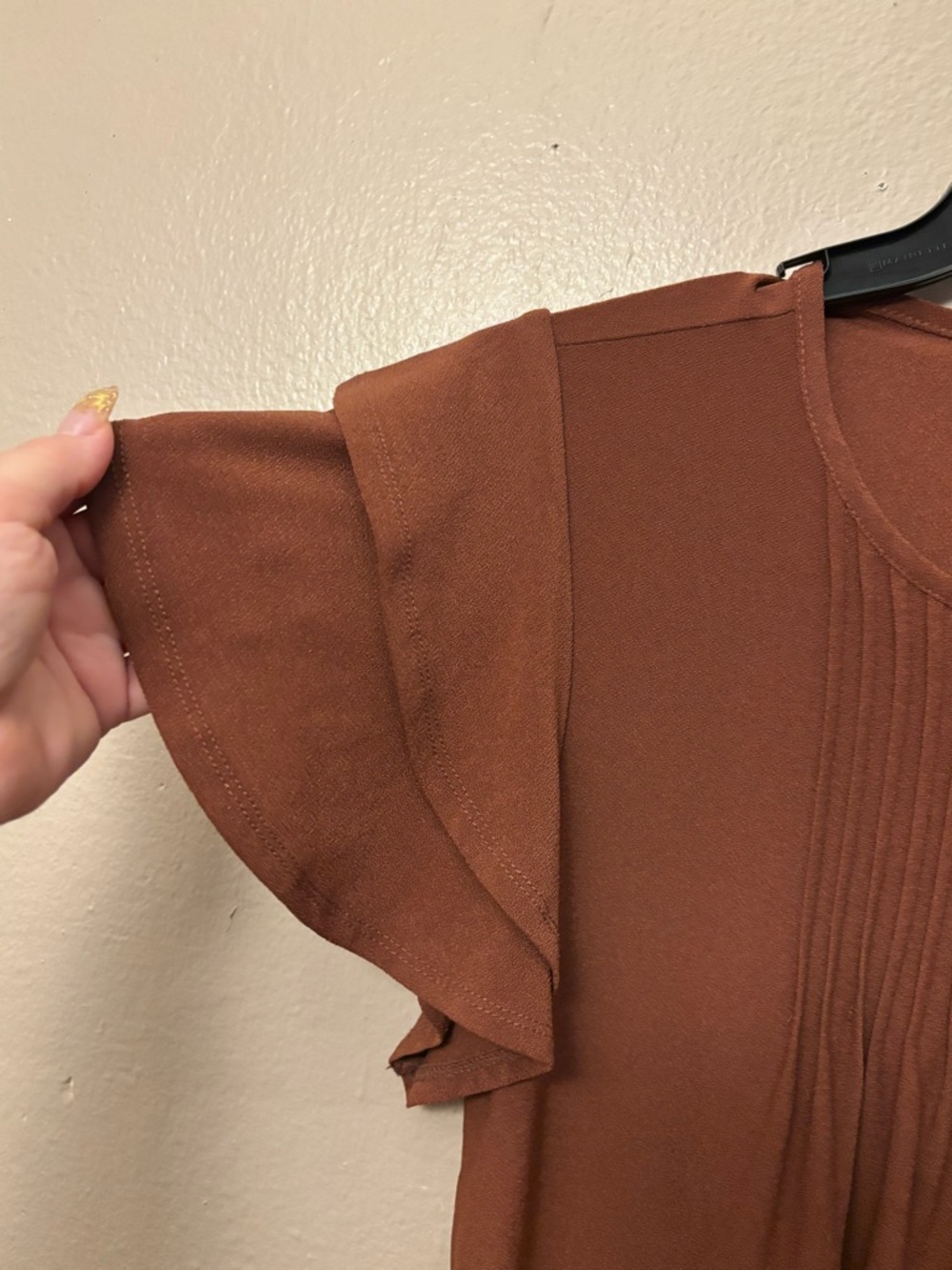 Madison Rust Brown Pintuck Ruffle Sleeve Top 🆕 - Picture 2 of 4